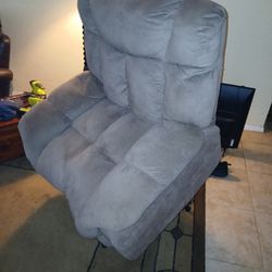 2 Electric Lift Recliner Chairs