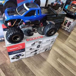 Red cat racing Everest 10 RC electric rock crawler brand new