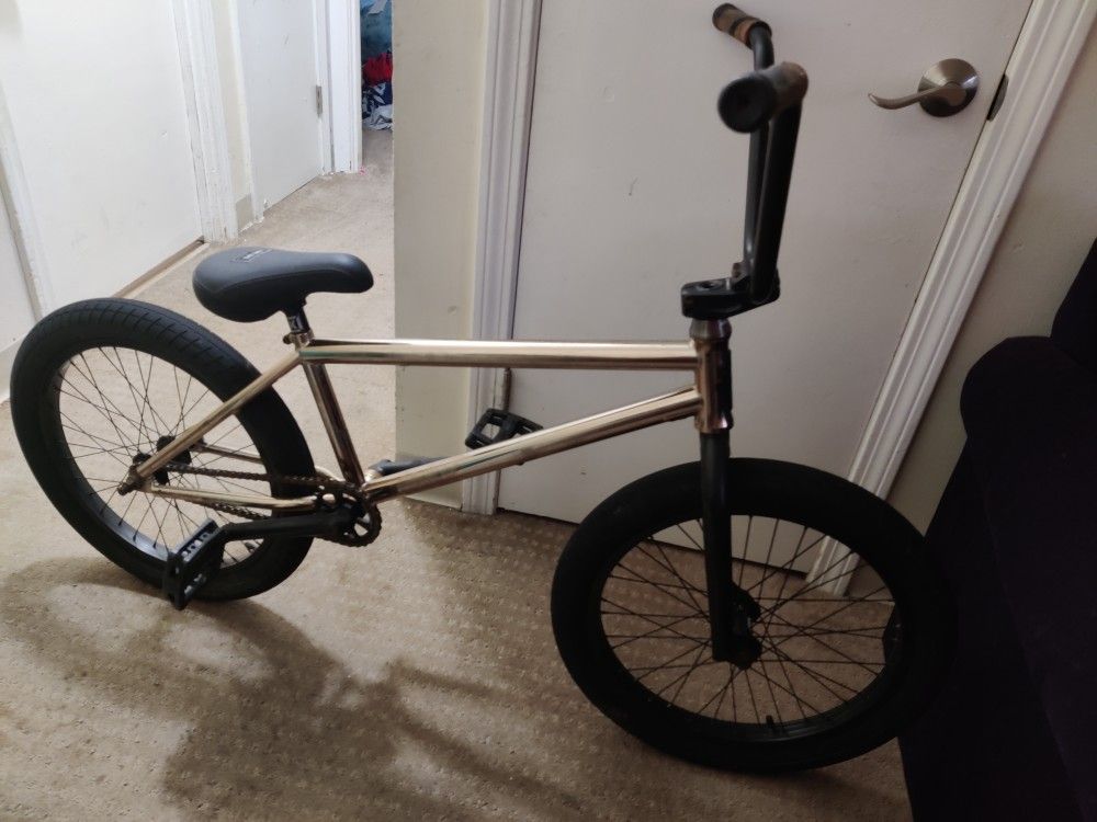 Kink Curb BMX Bike