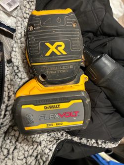 DeWalt Cordless Orbital Sander 5" with Flexvolt 9Ah Battery (Used).