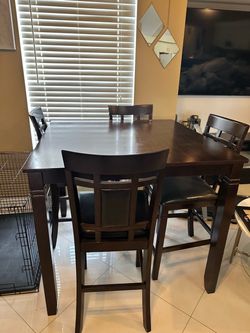 5 piece table and chairs