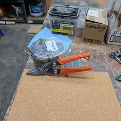 Wiss multi purpose cutter, snips