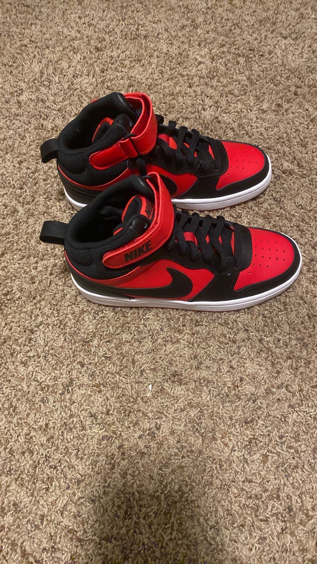 Nike Court Borough Mid Sneaker