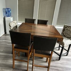 Dining Table Set / 6 Chairs 