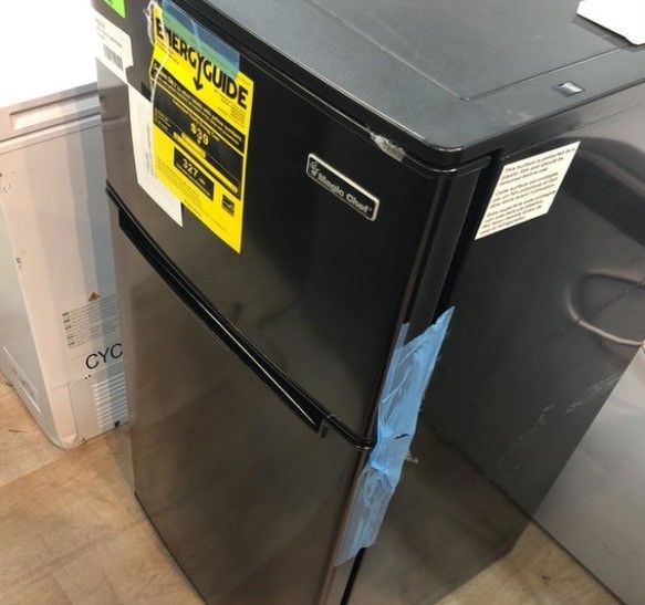 Magic Chef Mini Fridge Hmdr450be A IOB