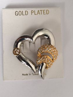 Beautiful Gold Plated Brooch 😍😍 gold and silver tone rhinestone pin