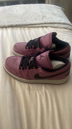 Nike Women's Air Jordan 1 Low SE sneakers in the Light Mulberry/Black