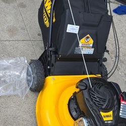 Podadora Dewalt.  Gas. Self Propele