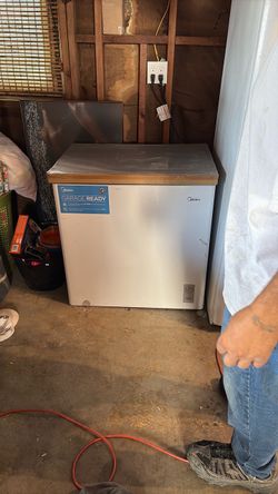 Midea garage ready chest freezer 7CU FT