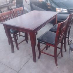 Table And Chairs 