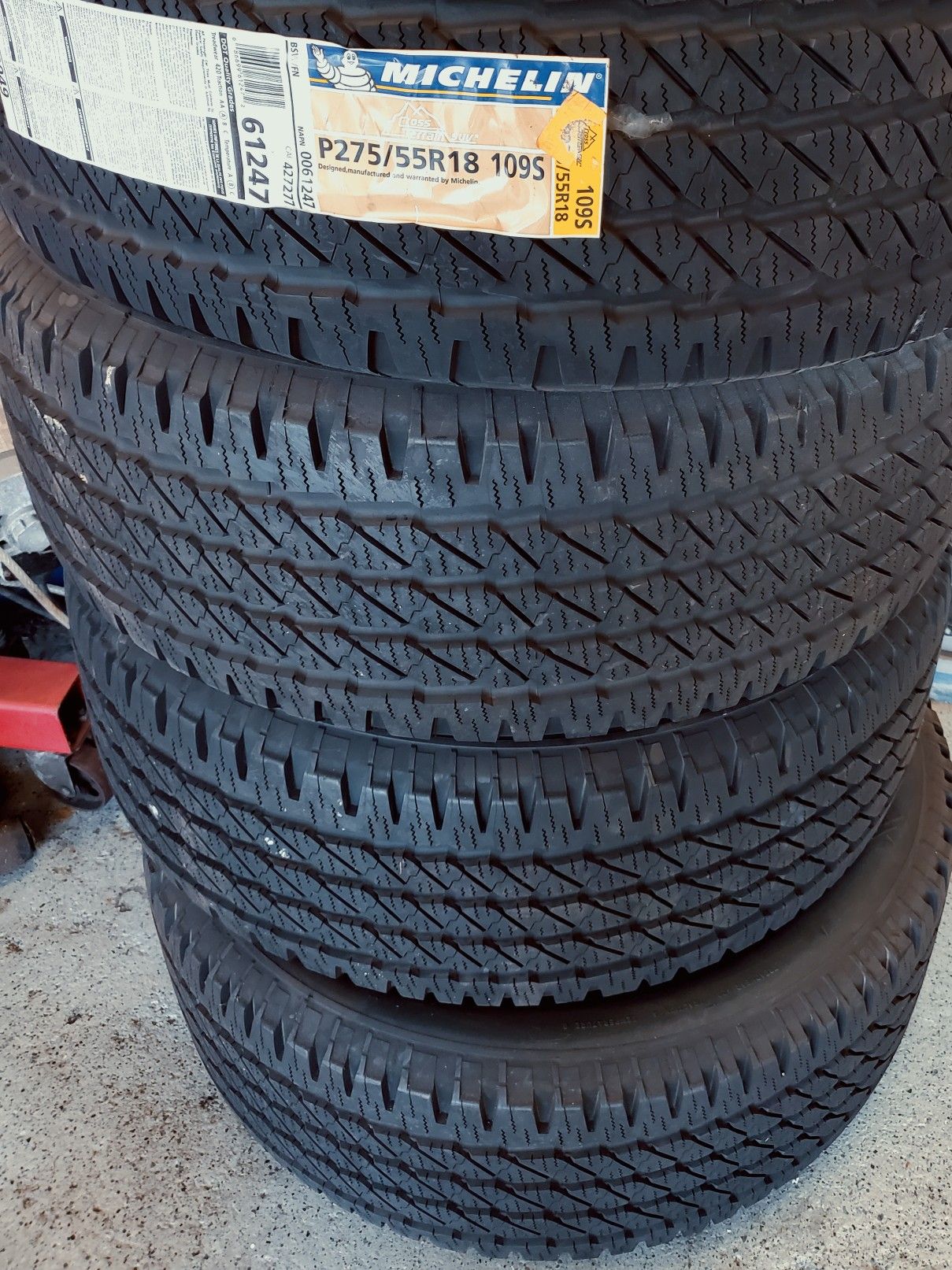Michelin 275/55/r18 tire fits Armadas Titans