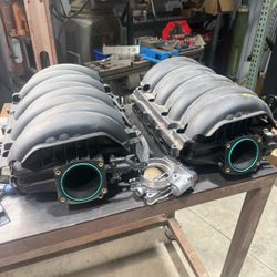 L83 intake manifold and throttle body