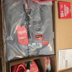 Millwake M12 Heated Hoodie Kit Baterie And Charger  $100 Large