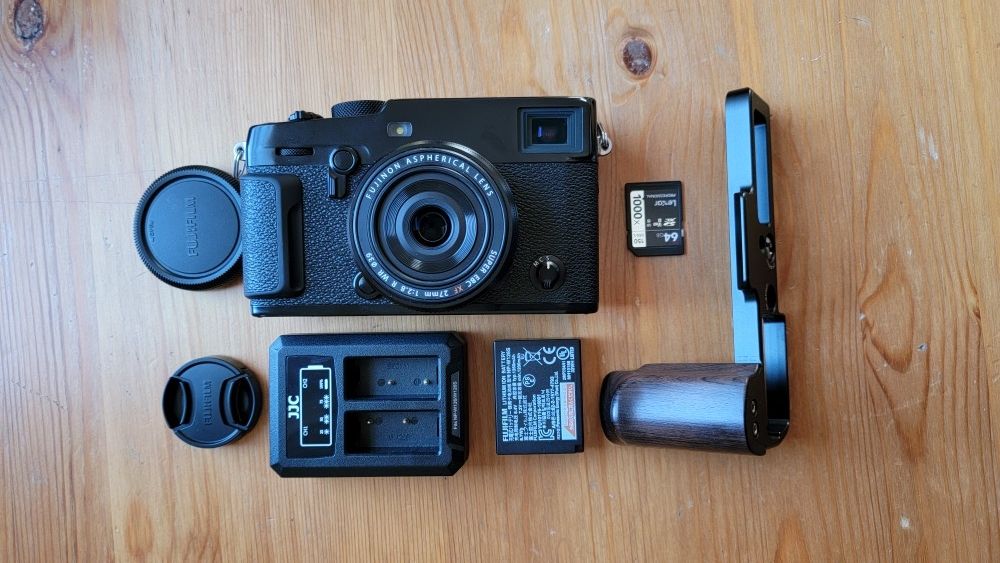 Fujifilm X-pro 3 With 27mm F2.8 Pancake Lens.