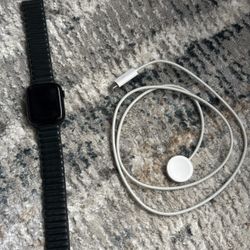 Apple Watch Series 7           45mm   WR-50M.  Gps 