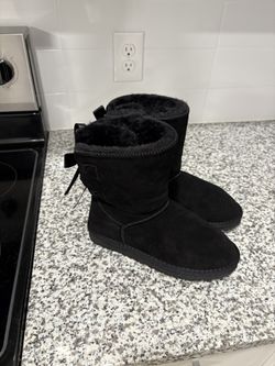 UGG Women's Mini Bailey Bow II Black Sz 8