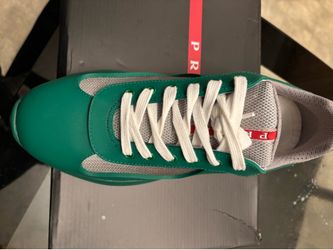 Size 11 pradas