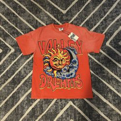 Valley Dreams Tee – Clean Graphic Streetwear Fit
