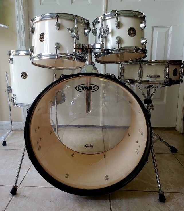 Drum Set 5 PC 20, 10, 12, 14, 14 Tama