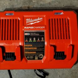 Milwaukee
M18 18-Volt Lithium-Ion Dual Bay Rapid Battery Charger