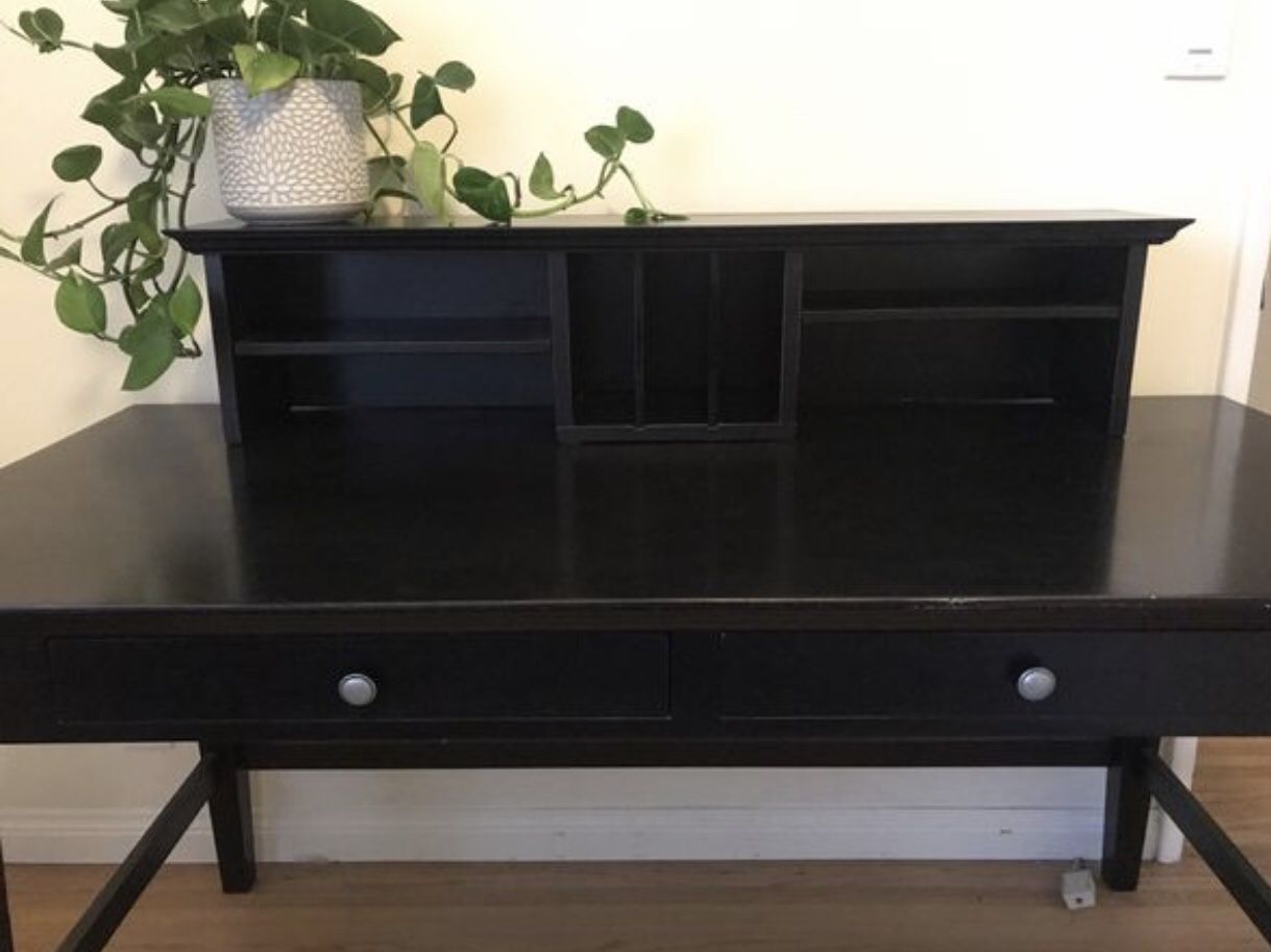 Desk & removable hutch - excellent condition