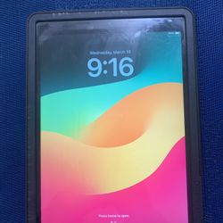 Apple iPad 6th Generation 128GB Unlocked Like New!