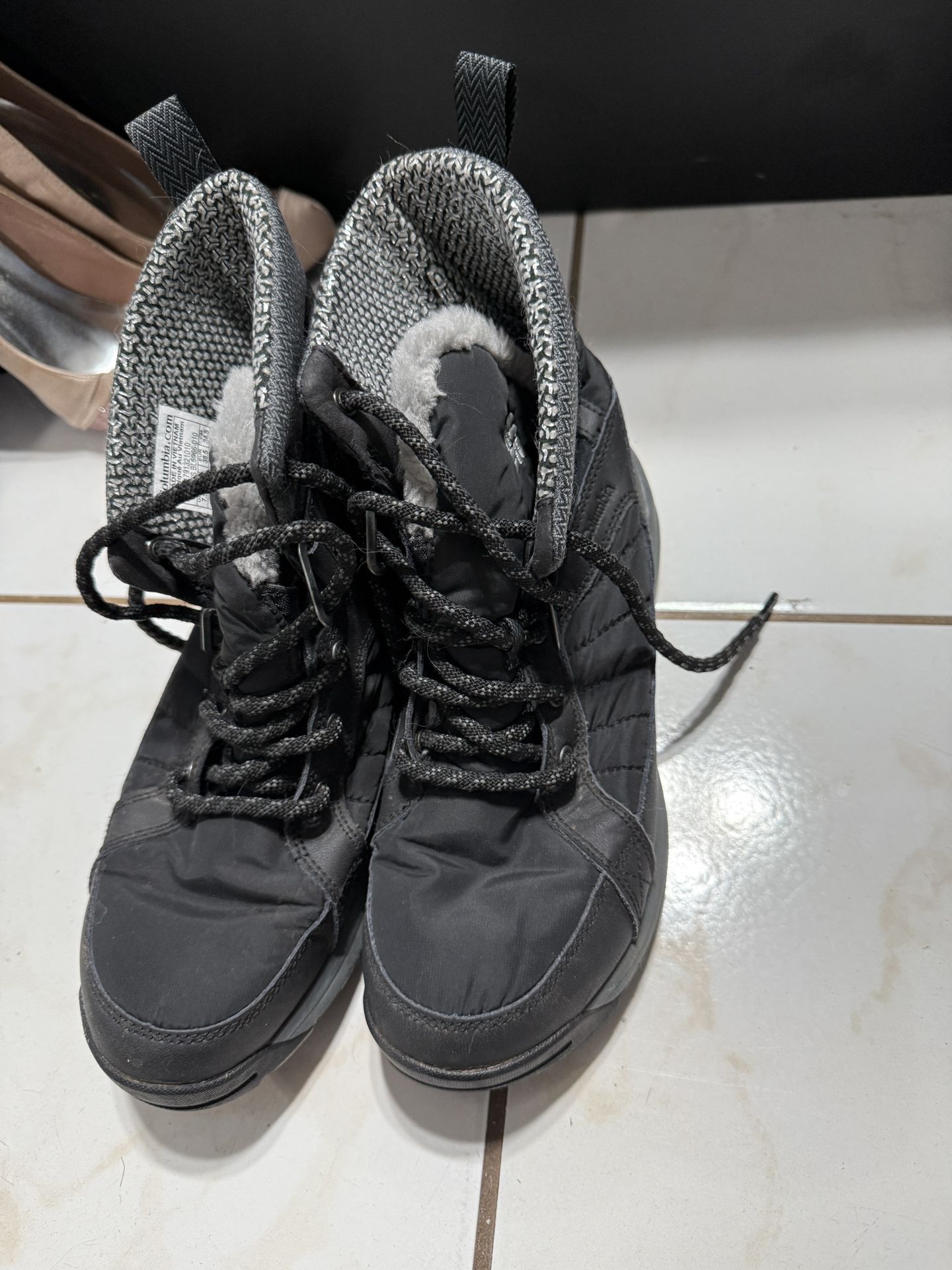 Columbia Meadows Shorty Omni-Heat 3D Winter Boot - Women's, Black/Steam, Medium, 7.5