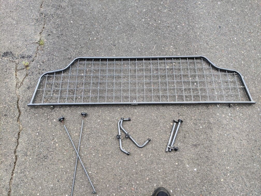 Travall Pet Barrier For Jeep Grand Cherokee WK2