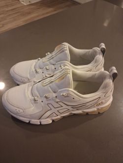Basics gel quantum  180 running shoes 8.5