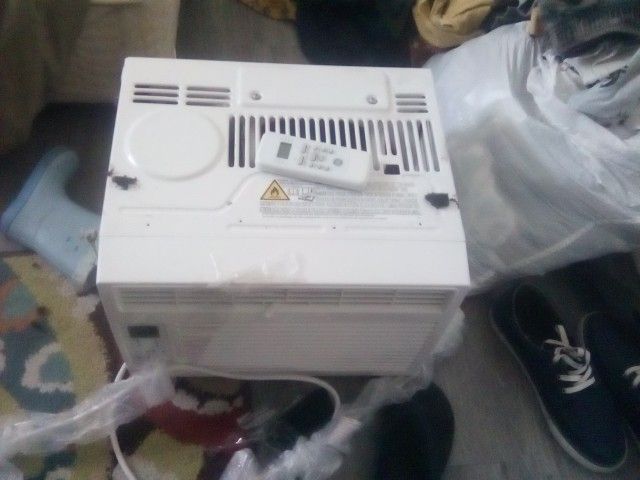 GE 6000 BTU With Remote