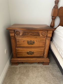 Oak bedside table with drawers