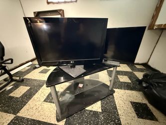 TVs and tv stand Pick Up Only
