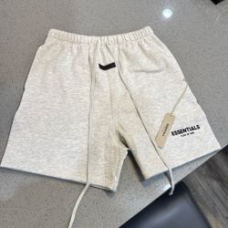 ESSENTIALS SHORTS 