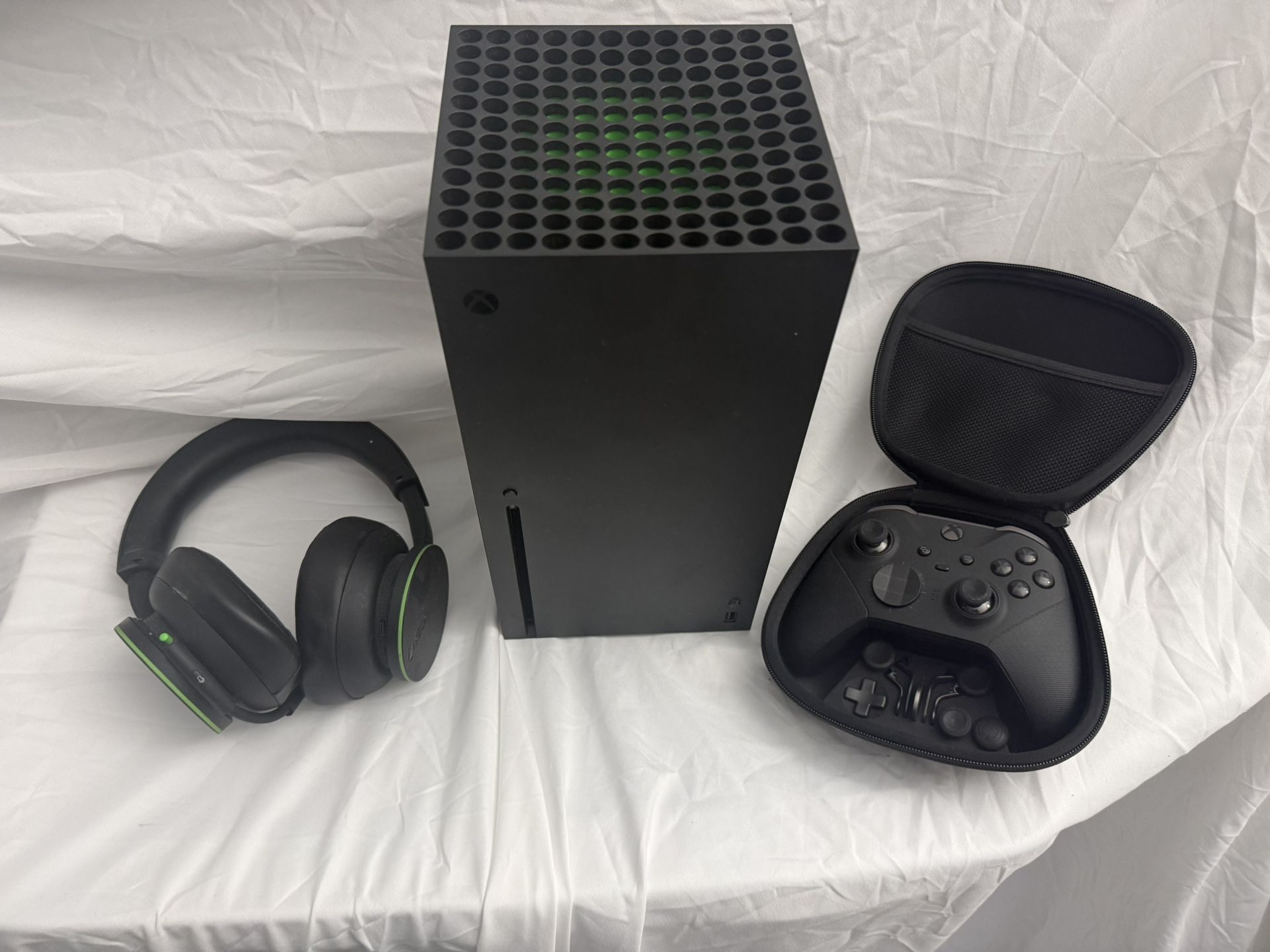Xbox One X With Elite Series 2 Controller And Headset