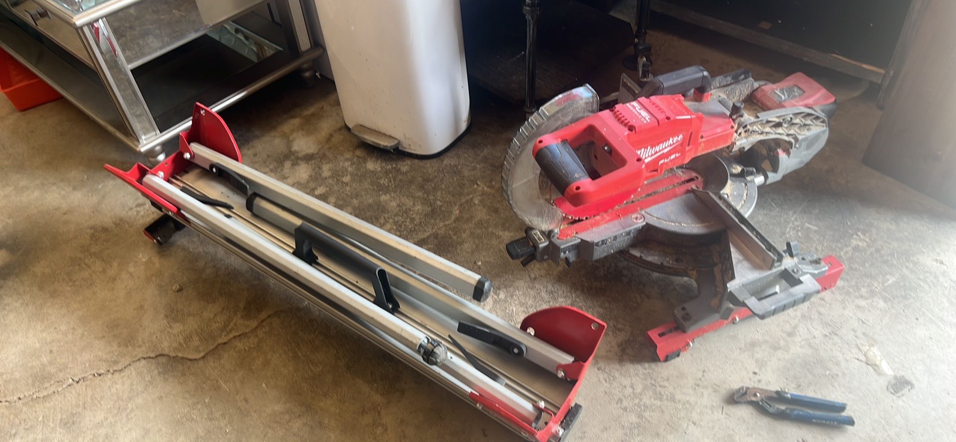 Milwaukee M18 10 Compound Miter Sliding Saw