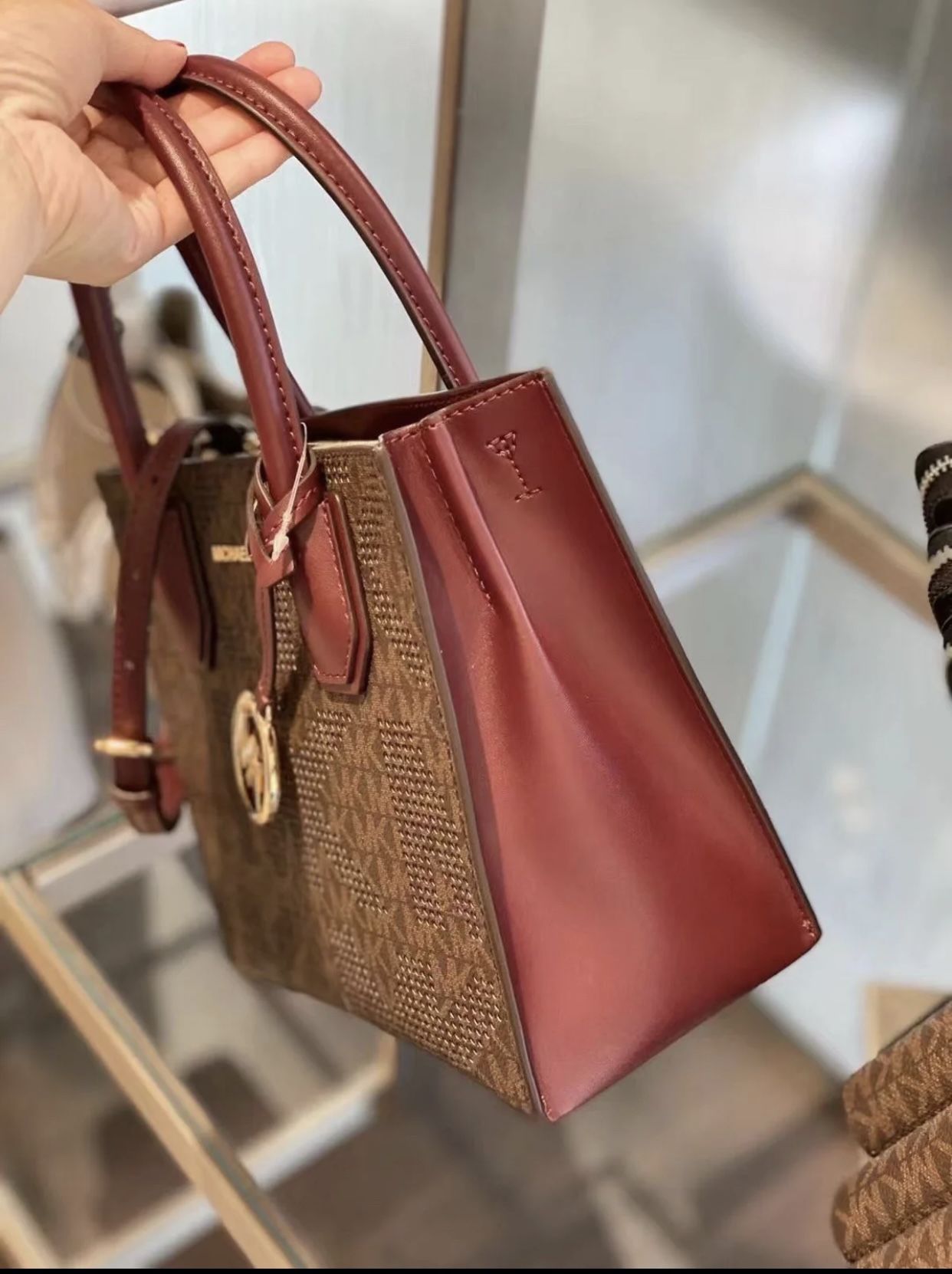 Michael Kors MERCER Medium Leather Messenger  & Accessories