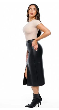 XL Sculpted Faux Leather Contour Skirt