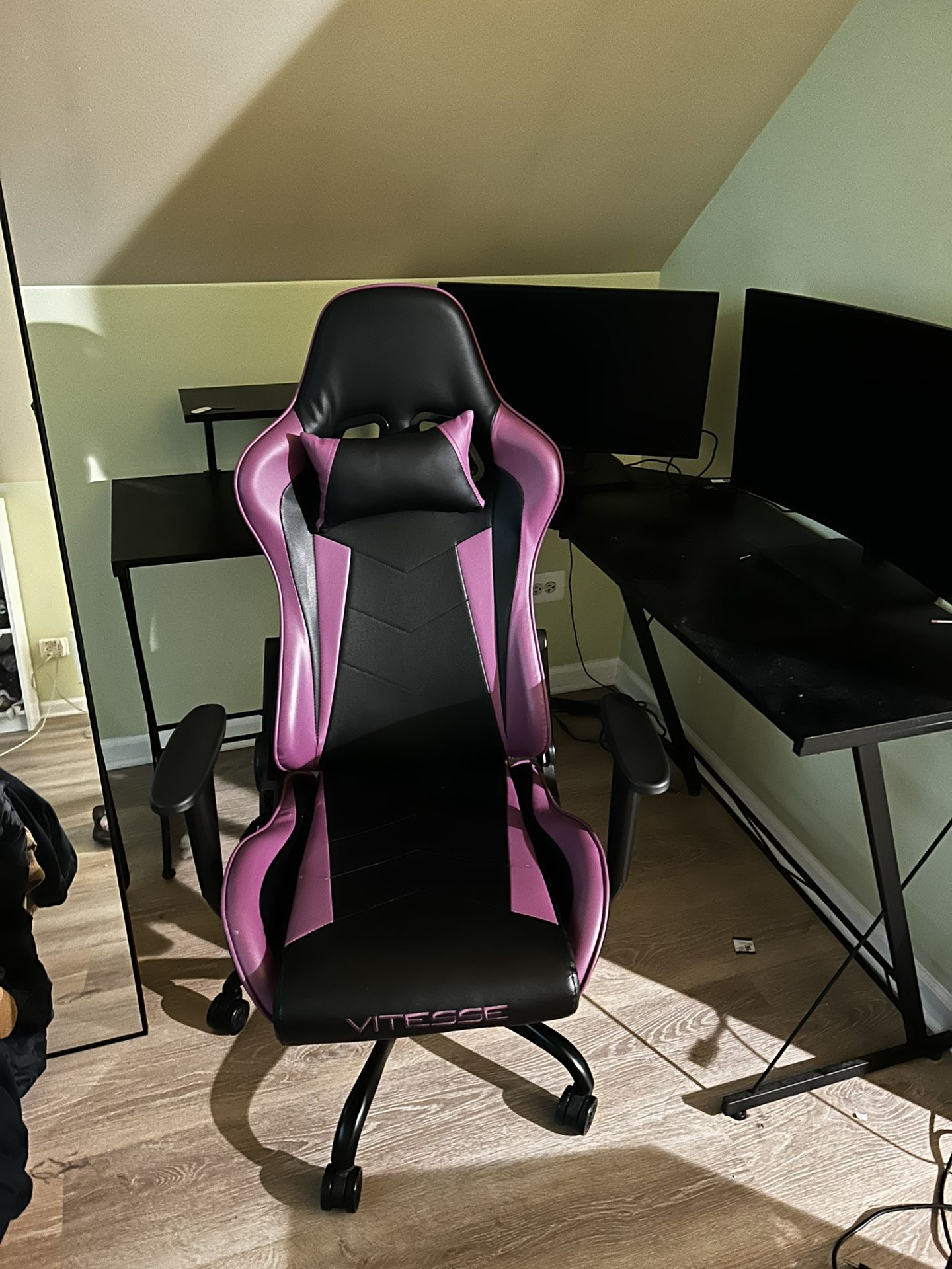 Gaming Chair 2 Monitors And An L Shaped Desk
