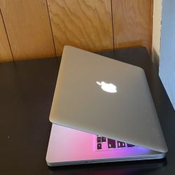 Apple MacBook Pro 13” I5/8GB/256GB SSD $140