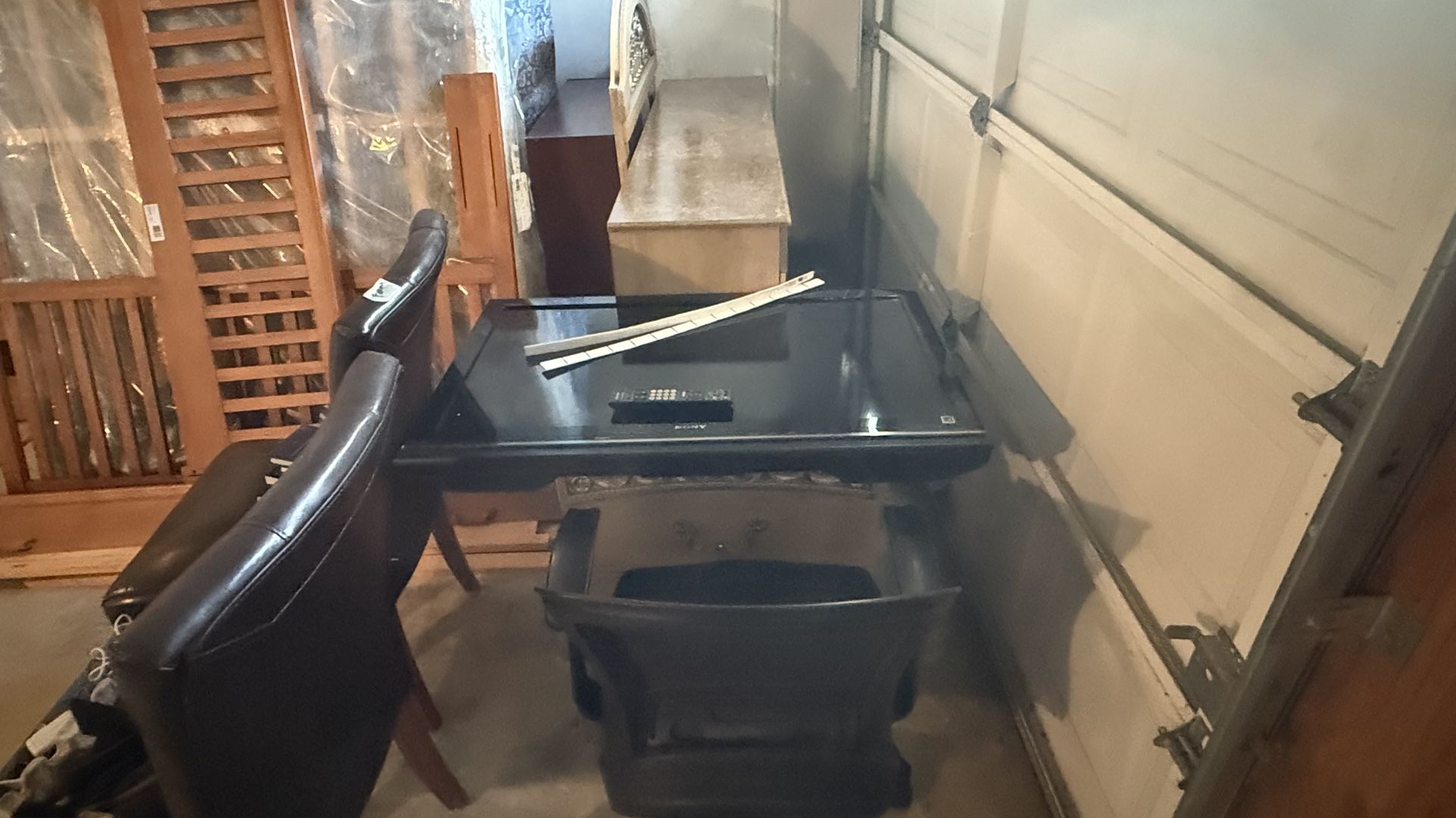 Dec. 14- Sale . 3 Beds, Dining Table, TV, Washer Dryer, Fridge, Kitchen Stuff