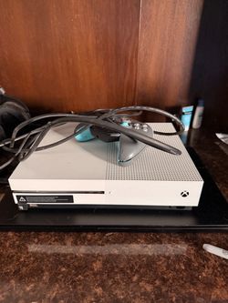 Xbox One S 500GB w/ Controller