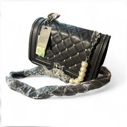 Badgley Mischka Quilted Crossbody Bag NWT – Pearl Detail & Chain Strap 