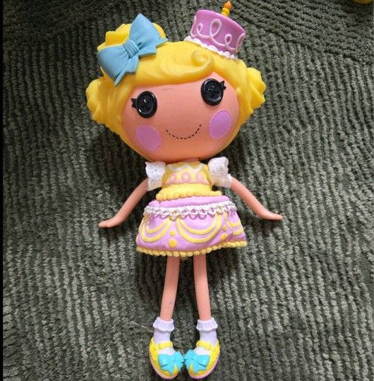 Lalaloopsy Doll Candle Slice O’ Cake Full Size Doll ( no pet )