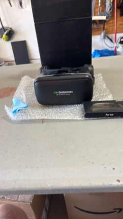 VR shinecon virtual reality glasses.