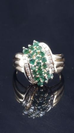 10k, 7.2 grams,emerald and diamond cocktail ring