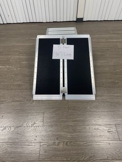 $60 : (36”) 3 foot all aluminum wheelchair or heavy equipment ramp / 800 pound capacity