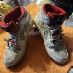 Rare collectible 9.5 Nike Michael Jordan 1 mid hare shoes