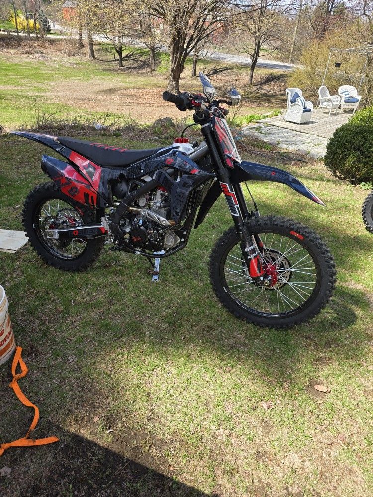 Kayo K6250 EFI, Bosuer 300cc, And 125cc Dirt Bike