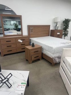 4- Pieces King & Queen Size wood finish Bedset