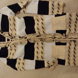 Sweater Medium Size New With pockets